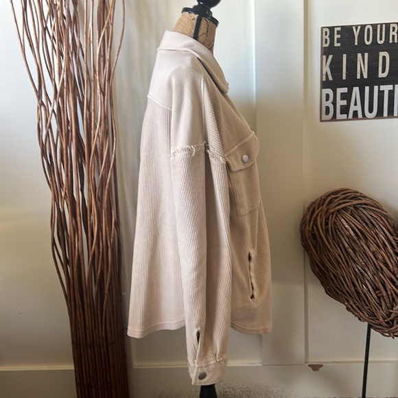 Sun Day Club Beige Snap Front Shacket With Pockets - Picture 4 of 8
